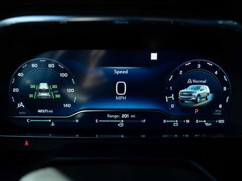 Used 2022 Chevrolet Tahoe LT w/ Luxury Package image 25