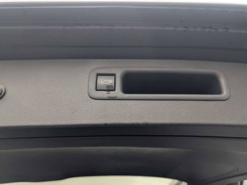 Certified 2023 Toyota Highlander XLE image 24