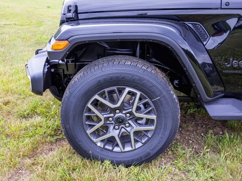 New 2025 Jeep Wrangler Sahara image 42