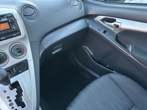 Used 2013 Toyota Matrix L image 21