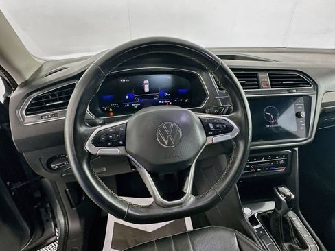 Used 2023 Volkswagen Tiguan SE AWD/4WD image 11
