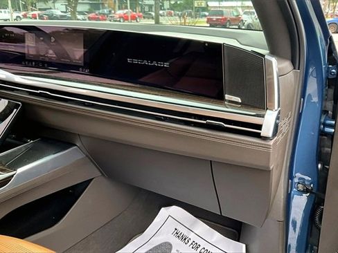 Used 2026 Cadillac Escalade Luxury w/ Touring Package image 23