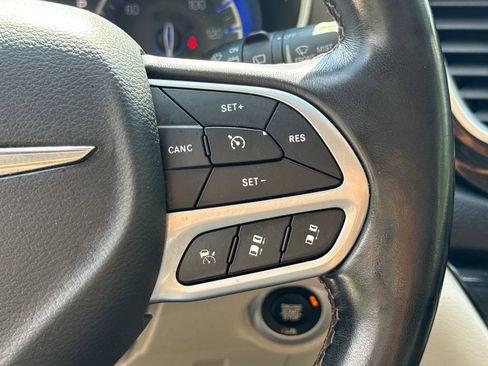 Used 2020 Chrysler Pacifica Touring-L Plus w/ Tire & Wheel Group FWD image 28