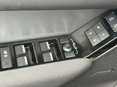 Certified 2025 Land Rover Range Rover Velar S AWD/4WD image 13