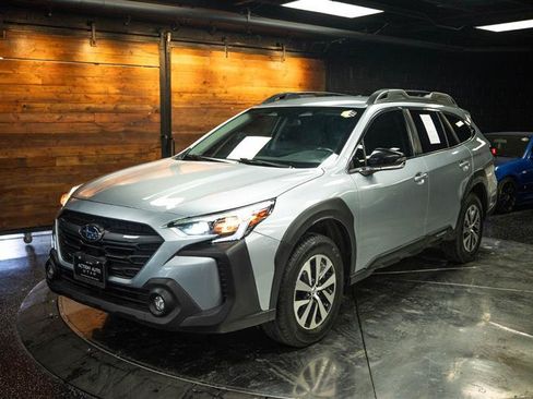 Used 2023 Subaru Outback Premium AWD/4WD image 2