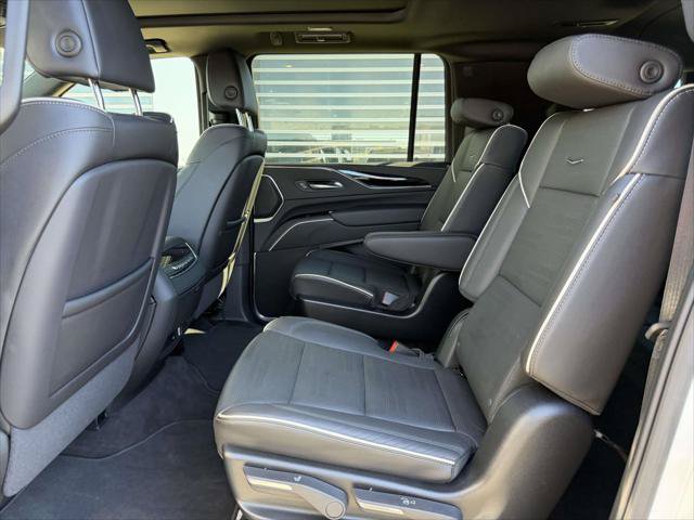 Used 2024 Cadillac Escalade ESV Sport w/ Touring Package AWD/4WD image 15