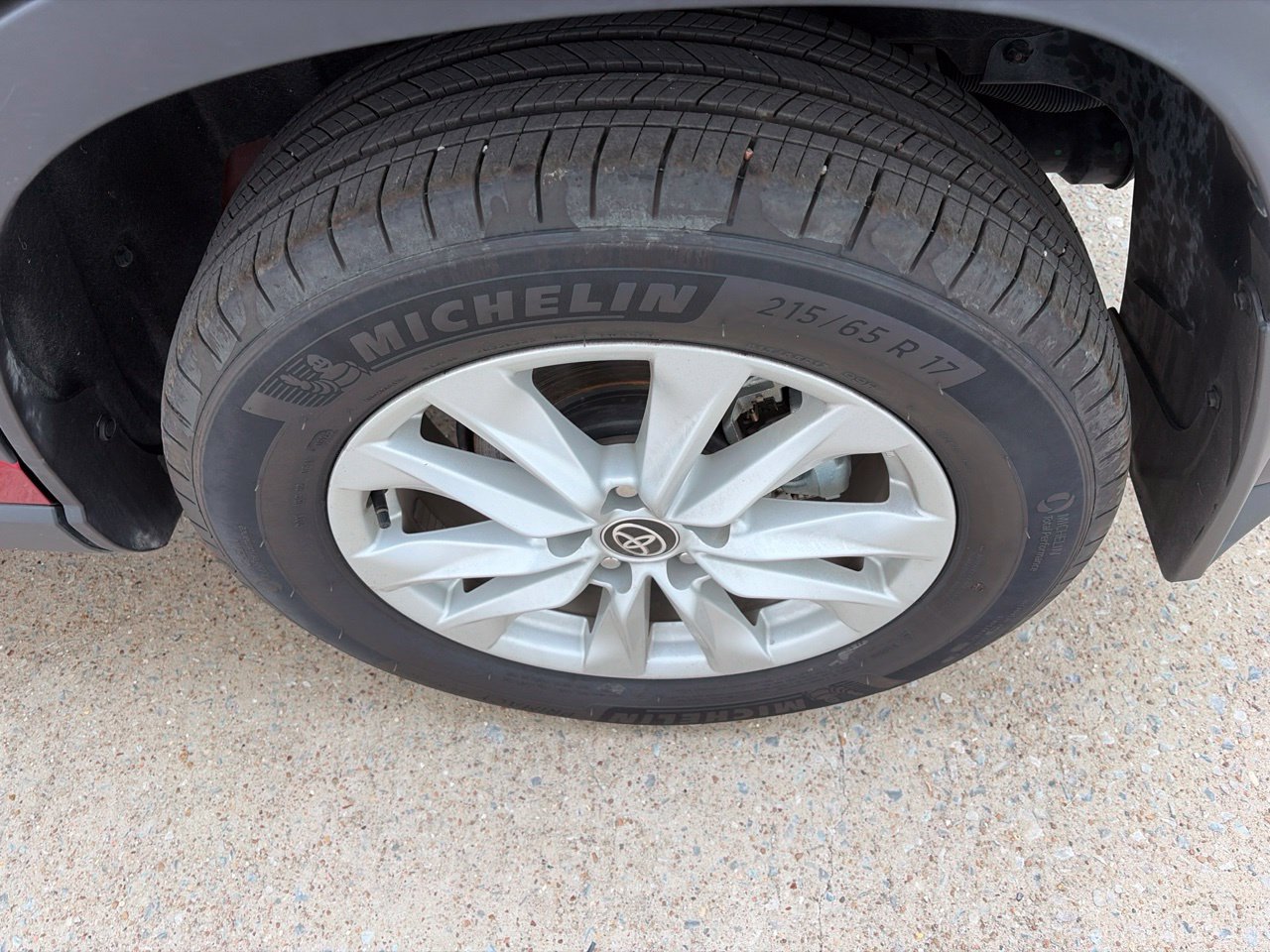 Used 2025 Toyota Corolla Cross LE FWD image 14