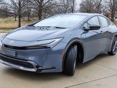 Used 2024 Toyota Prius Limited w/ Limited Premium Package image 3