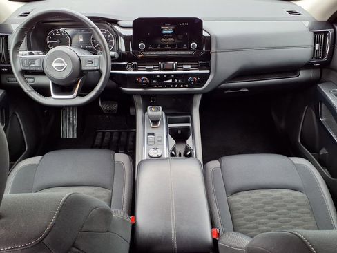 Used 2024 Nissan Pathfinder SV image 15