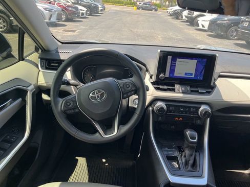 Used 2023 Toyota RAV4 XLE Premium FWD image 5