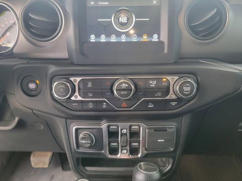 Used 2022 Jeep Gladiator Sport AWD/4WD image 21