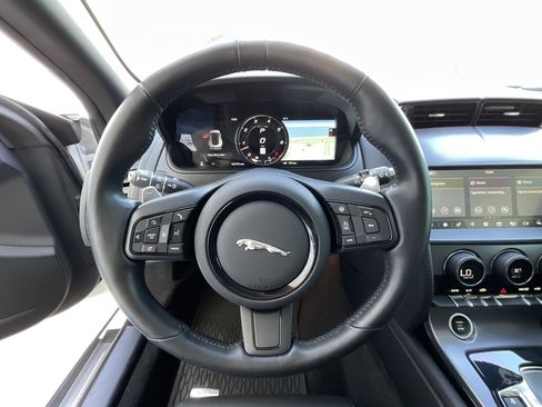 Used 2023 Jaguar F-TYPE Coupe RWD image 13