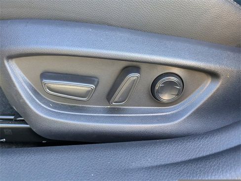 Used 2025 Toyota Camry SE image 17