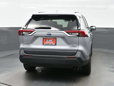 Used 2021 Toyota RAV4 XLE AWD/4WD image 5
