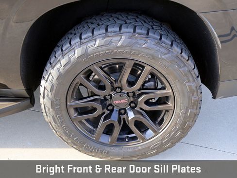 Used 2024 GMC Yukon XL AT4 image 11