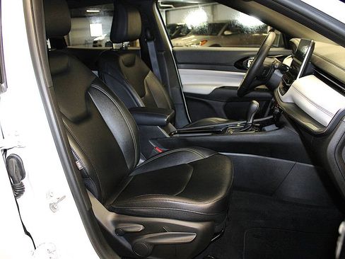 Certified 2025 Jeep Compass Limited AWD/4WD image 29