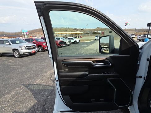 Used 2024 Chevrolet Silverado 3500 LT image 13