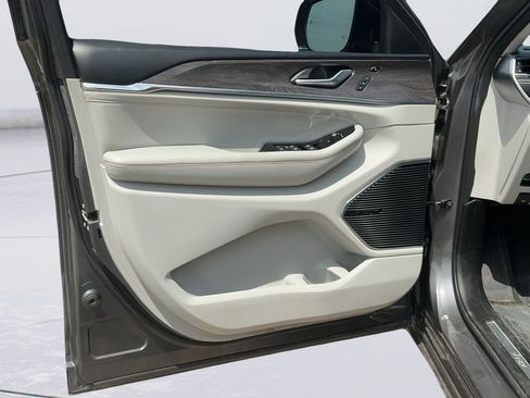 Certified 2021 Jeep Grand Cherokee L Overland w/ Luxury Tech Group IV AWD/4WD image 19