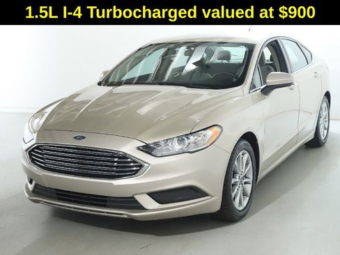 Used 2017 Ford Fusion SE w/ Fusion SE Technology Package image 4