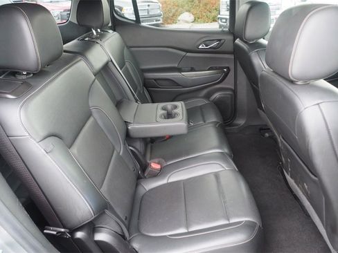 Used 2023 GMC Acadia SLT image 27