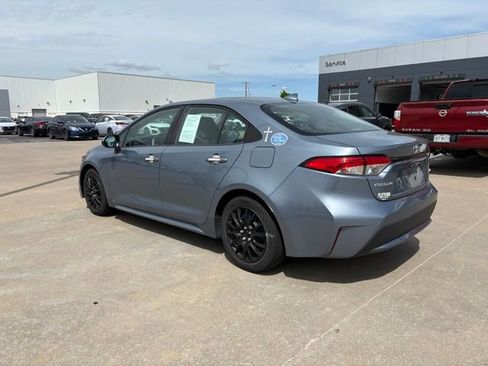 Used 2020 Toyota Corolla LE FWD image 4