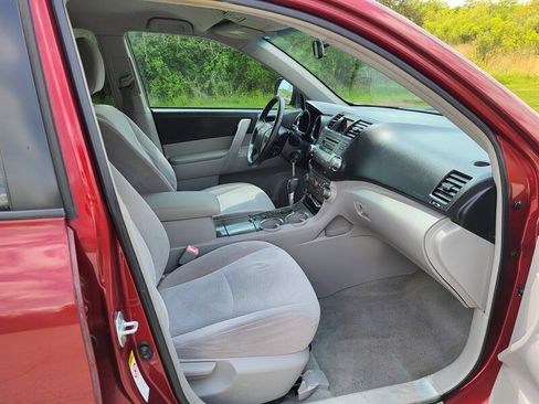 Used 2010 Toyota Highlander 2WD image 12