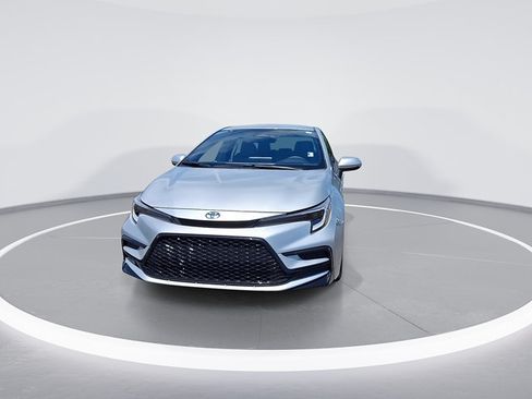 Used 2026 Toyota Corolla SE FWD image 3