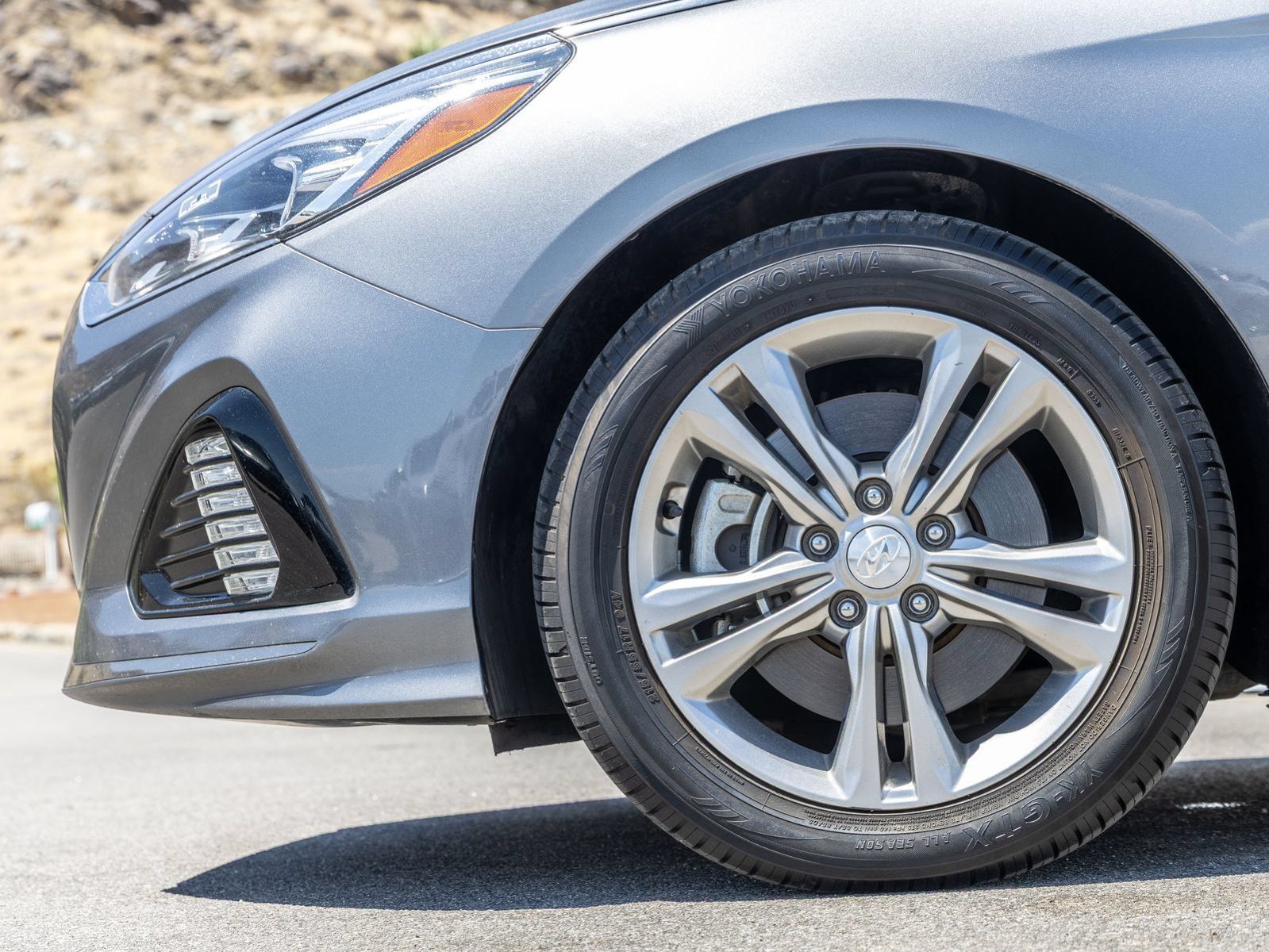 Used 2019 Hyundai Sonata Limited w/ Winter Weather Package FWD image 4
