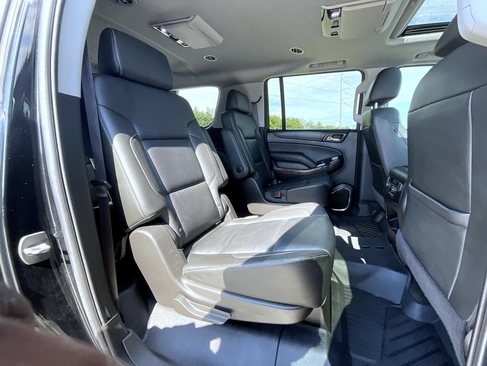 Used 2017 Chevrolet Suburban Premier AWD/4WD image 22