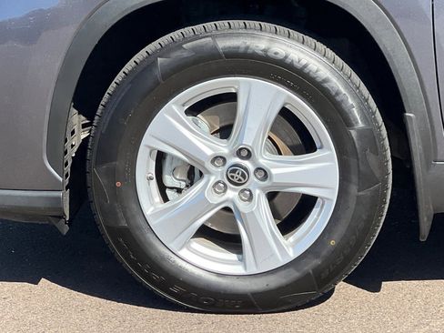 Used 2024 Toyota Highlander LE image 26