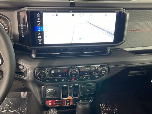 New 2025 Jeep Gladiator Rubicon image 17