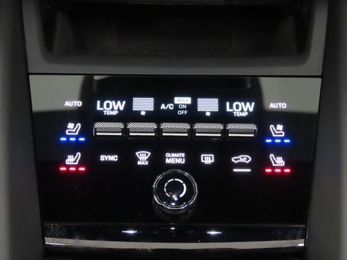 Certified 2024 Porsche Macan 4 Electric AWD/4WD image 30