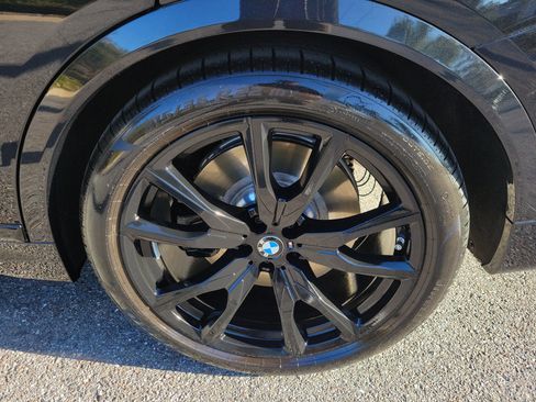 Used 2025 BMW X7 M60i image 34