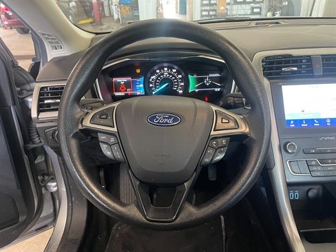 Used 2020 Ford Fusion SE FWD image 8