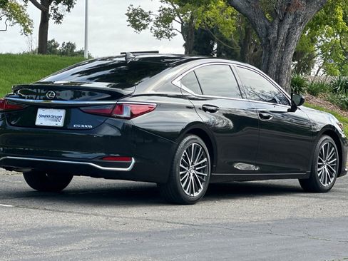 Used 2025 Lexus ES 300h w/ Premium Package image 5