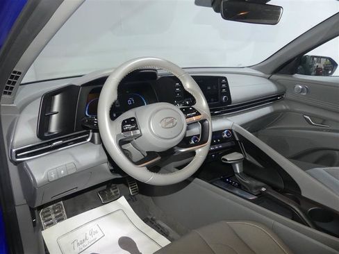 Used 2025 Hyundai Elantra Sport FWD image 23