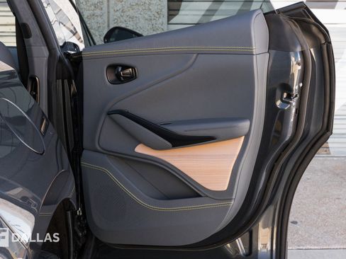 Used 2021 Aston Martin DBX image 32