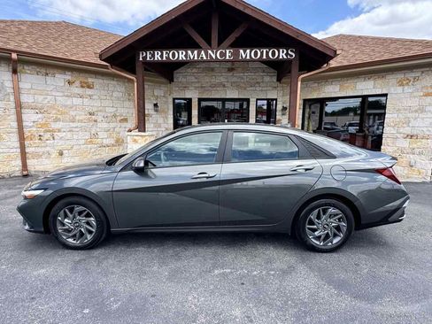 Used 2024 Hyundai Elantra SEL FWD image 2