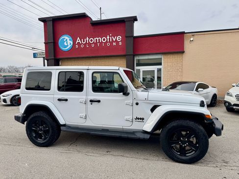 Used 2020 Jeep Wrangler Unlimited Sahara image 6