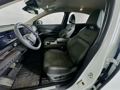 Used 2024 Nissan Ariya AWD image 13