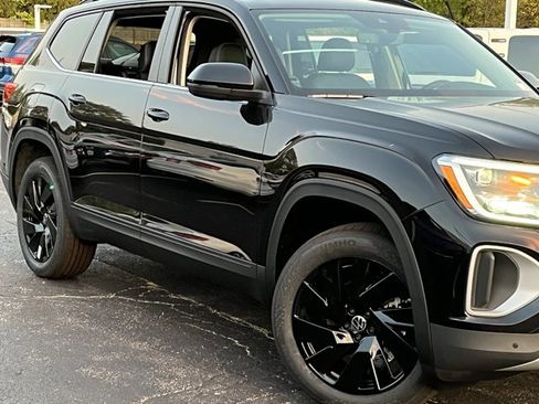 New 2026 Volkswagen Atlas SE image 4