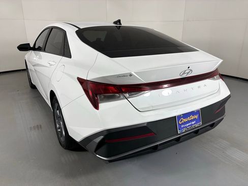 Used 2024 Hyundai Elantra SEL FWD image 6