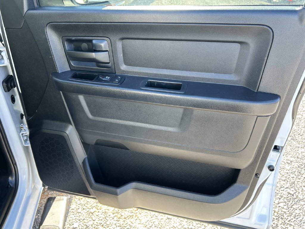 Used 2015 RAM 1500 Express RWD image 29
