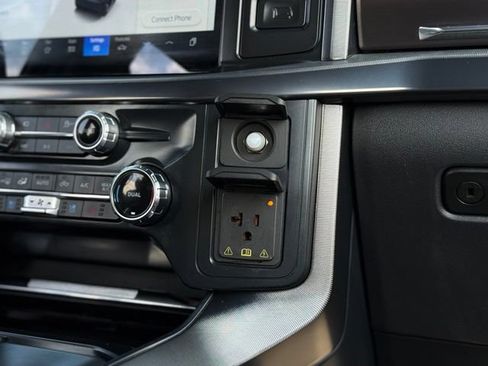 Certified 2025 Ford F150 Platinum w/ Equipment Group 702A High AWD/4WD image 26