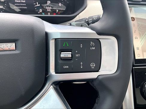 Certified 2025 Land Rover Discovery Dynamic SE AWD/4WD image 20