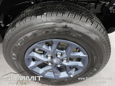 New 2026 Jeep Gladiator Sport AWD/4WD image 3