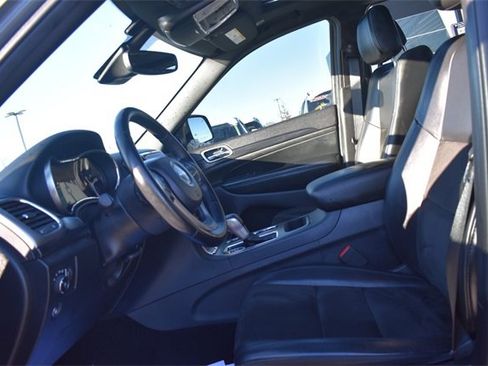 Used 2020 Jeep Grand Cherokee Altitude image 23