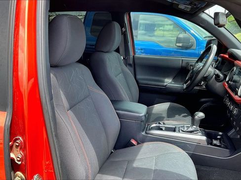 Used 2017 Toyota Tacoma TRD Off-Road w/ Tow Package (A/T) image 24