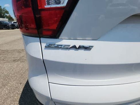 Used 2019 Ford Escape SE AWD/4WD image 9