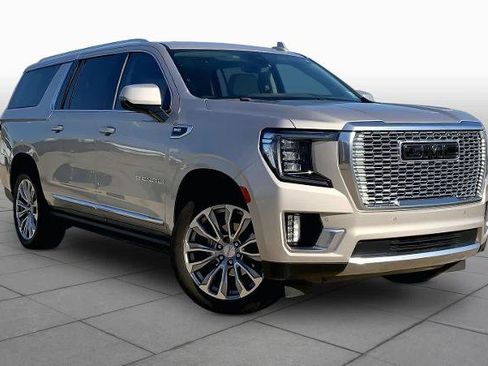 Used 2022 GMC Yukon XL Denali w/ Denali Premium Package RWD image 3